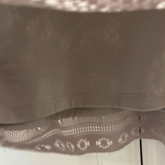 Cato soft stretchy pull on knee shirt crochet like overlay lined taupe Medium - Picture 4 of 7